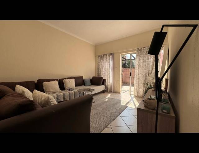 2 bed property to rent in WILLOW PARK MANOR